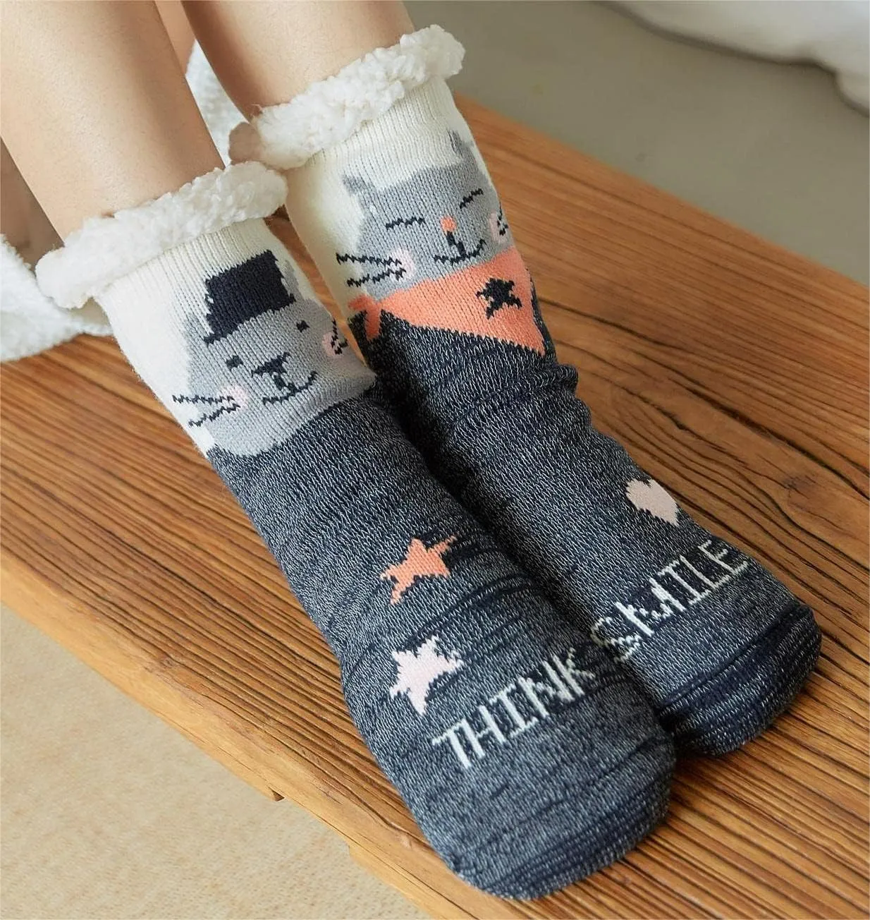 Fuzzy Slipper Socks for Kids Girls Women with Grippers Non Slip，Kids Warm Fuzzy Christmas Slipper Socks