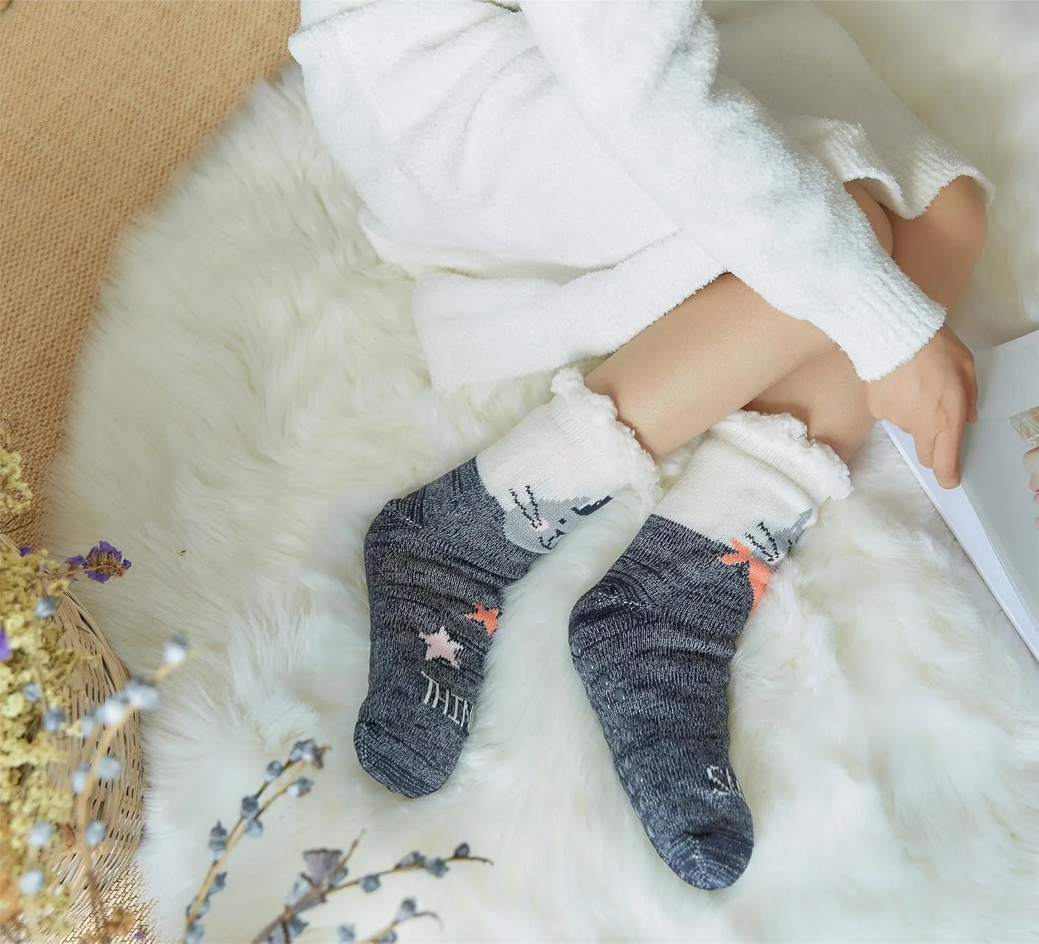 Fuzzy Slipper Socks for Kids Girls Women with Grippers Non Slip，Kids Warm Fuzzy Christmas Slipper Socks