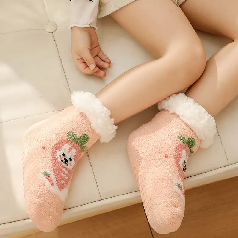 Fuzzy Slipper Socks for Kids Girls Women with Grippers Non Slip，Kids Warm Fuzzy Christmas Slipper Socks