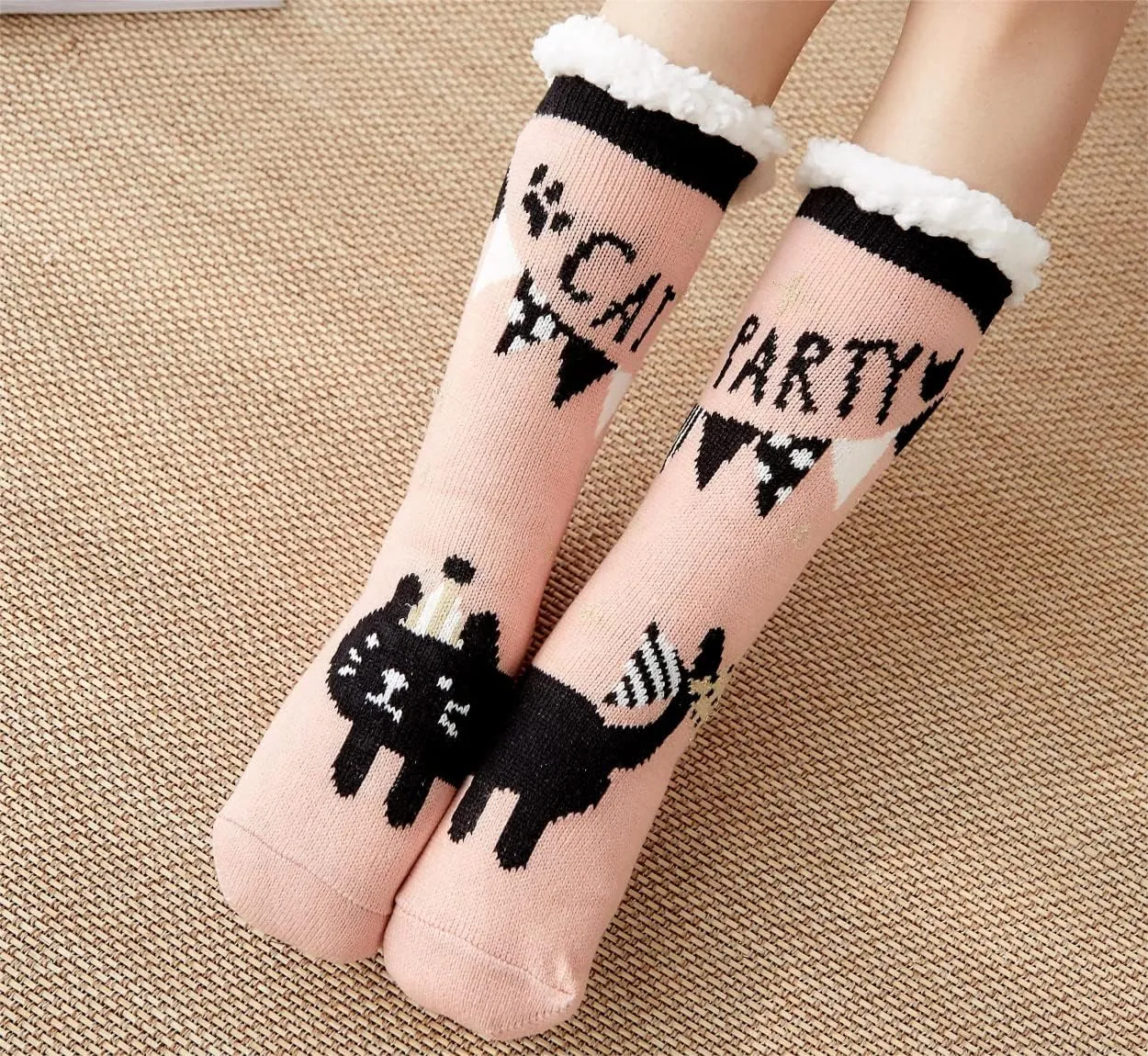 Fuzzy Slipper Socks for Kids Girls Women with Grippers Non Slip，Kids Warm Fuzzy Christmas Slipper Socks