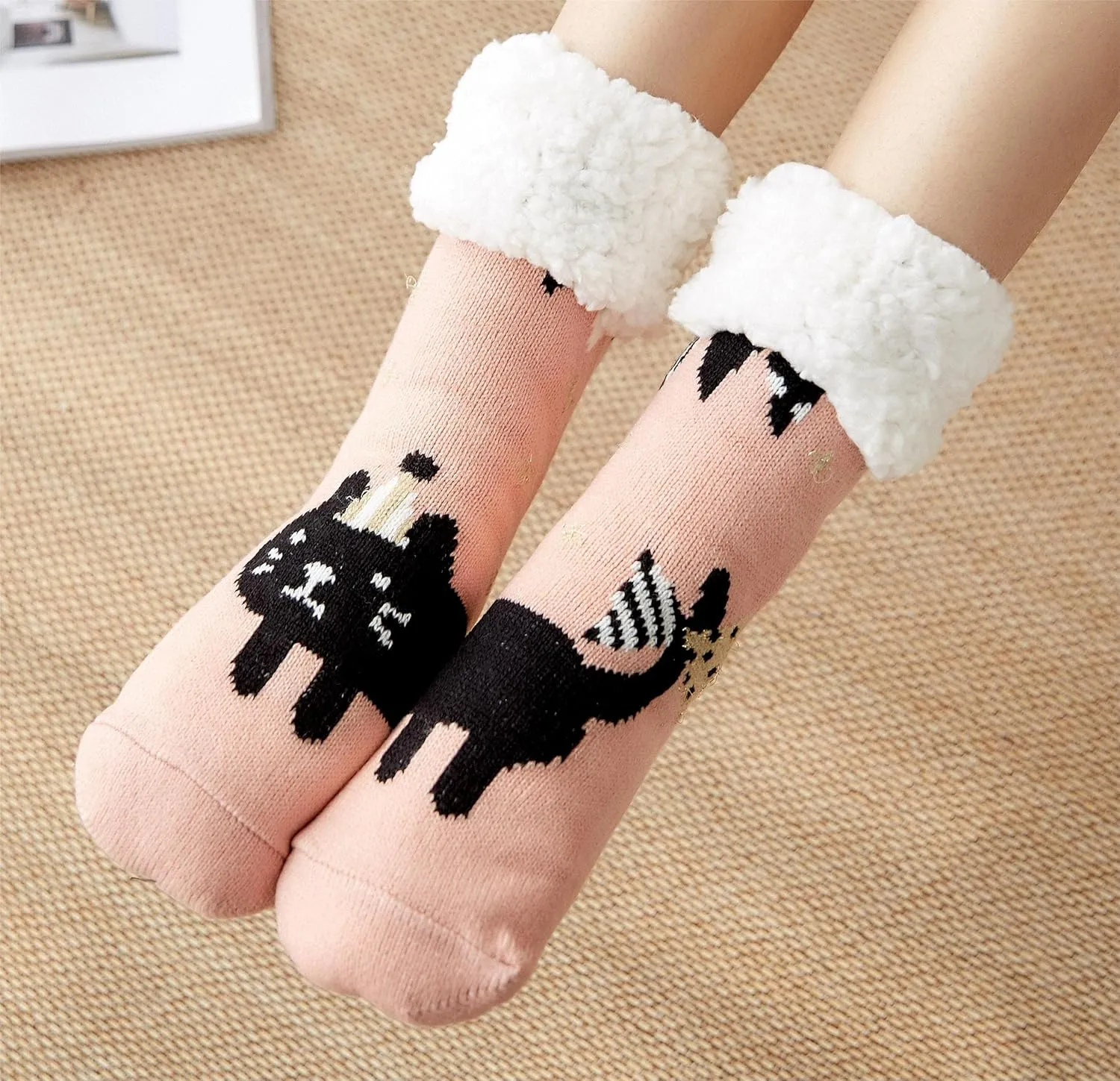 Fuzzy Slipper Socks for Kids Girls Women with Grippers Non Slip，Kids Warm Fuzzy Christmas Slipper Socks