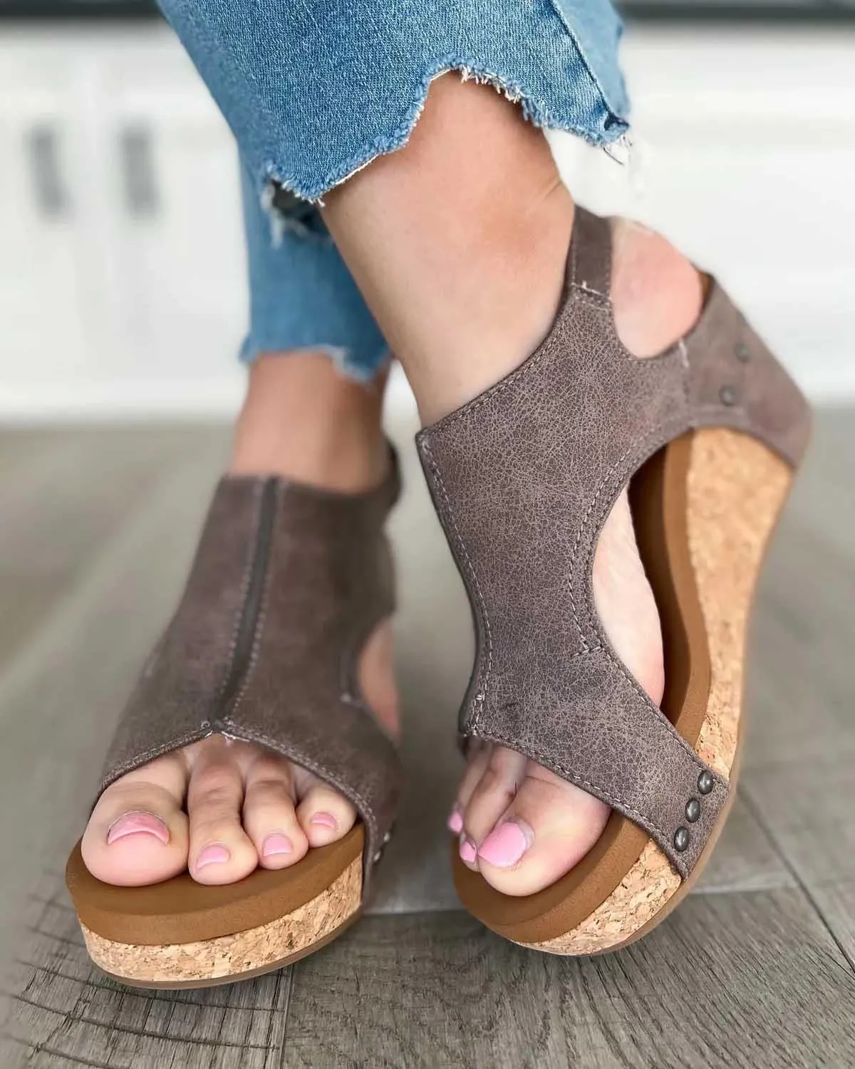 Large quantity of Roman sandals in stock, flat bottomed, thick bottomed, large-sized cross-border women's shoes, fish mouth Velcro casual sandals